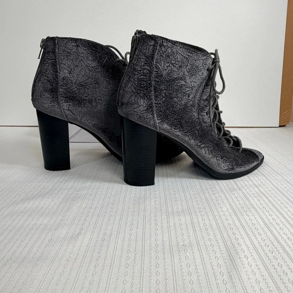 Report Women 8.5 Willamette Grey Embossed Velvet Peep Toe Lace Block Heel Boots